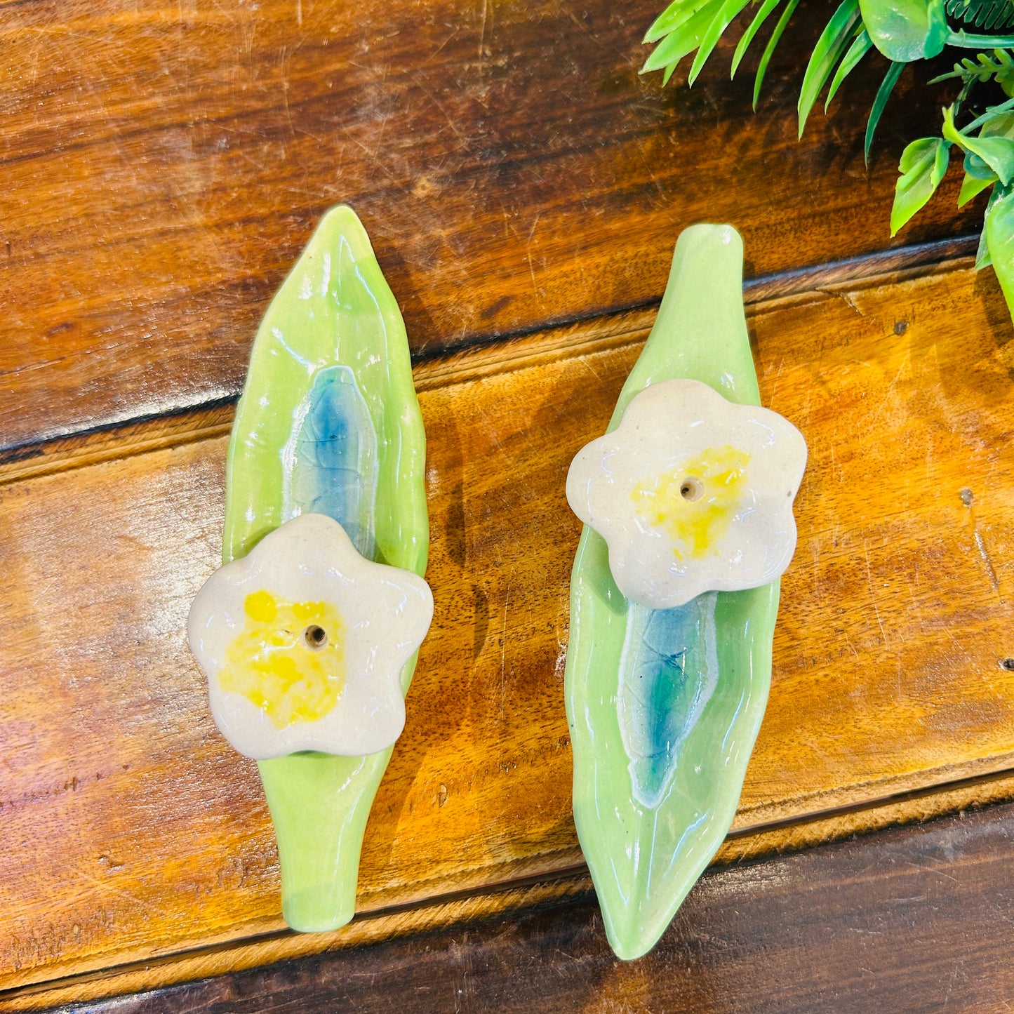 Green Leaf Incense Stick Holder ( pack of 1 )