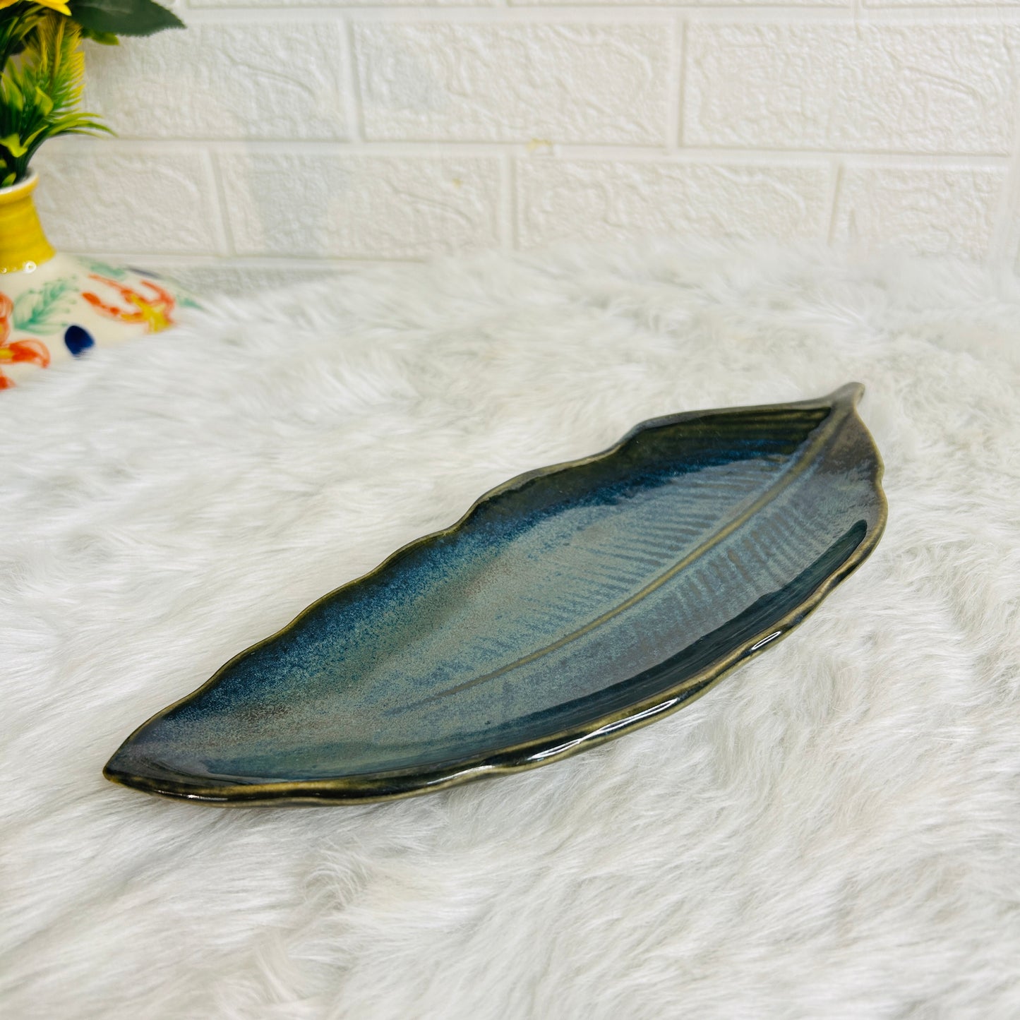 Olive Green Long Leaf Platter (Pack of 1)