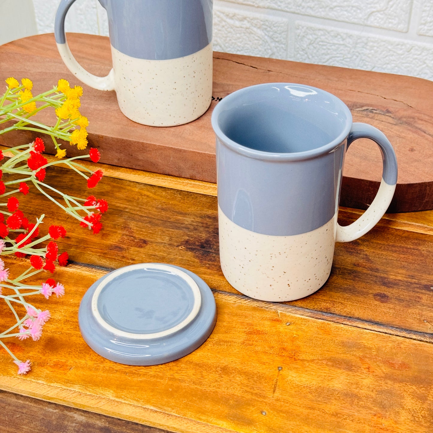 White & Grey Mug with Lid (Pack of 1)