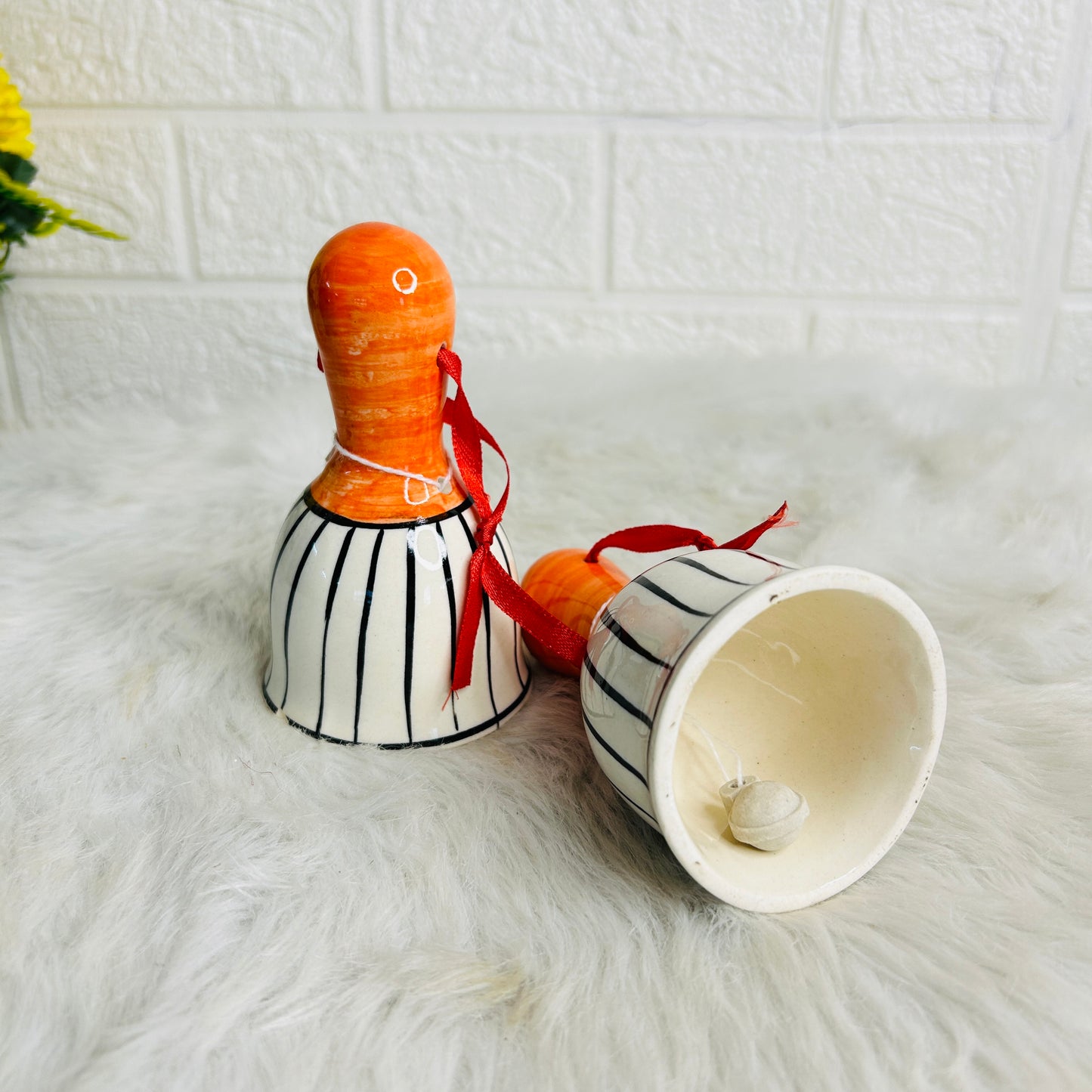 Medium White Bell (Pack of 1)