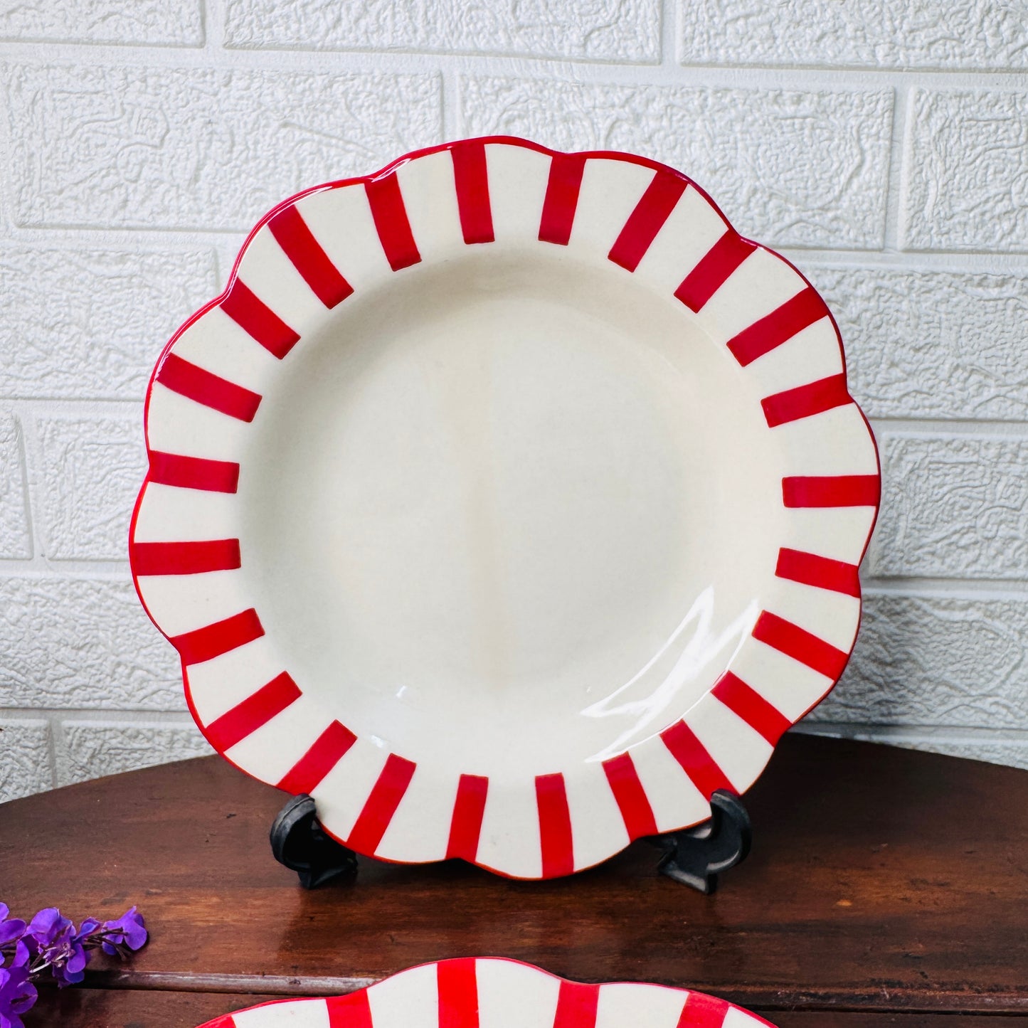 Candy Stripe Scallop Ceramic Plate