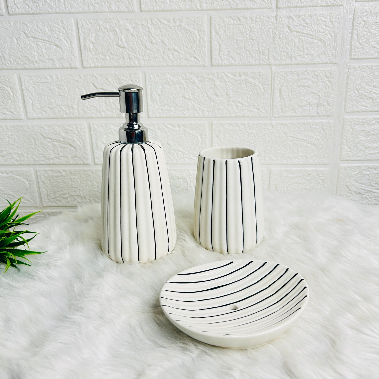 White Lined Bathroom Set