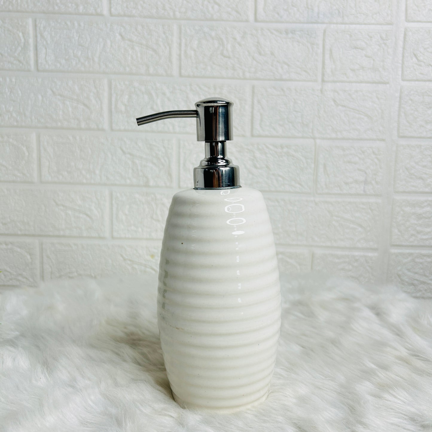 White Spiral Bathroom Set