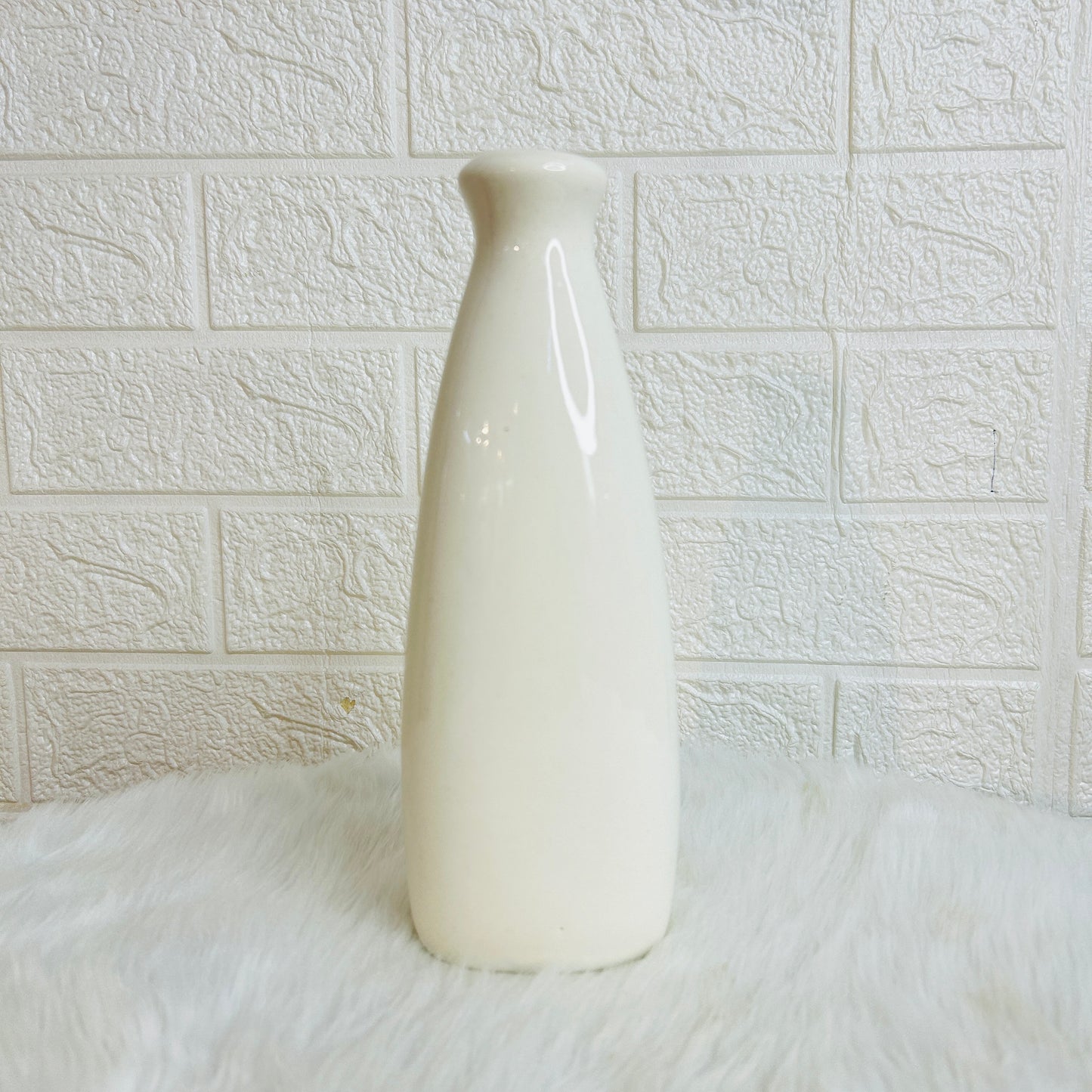 White Bottle Vase (Pack of 1)