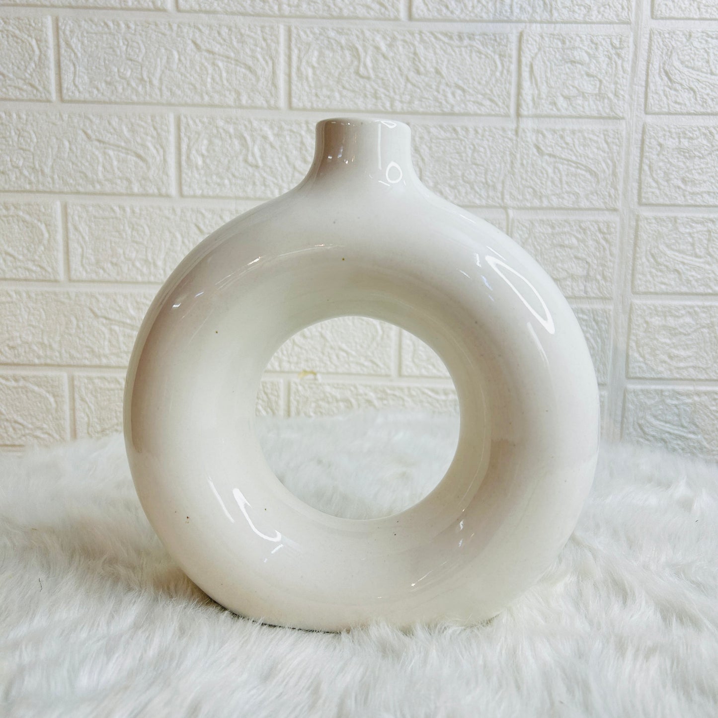 Large White Circle Vase (Pack of 1)