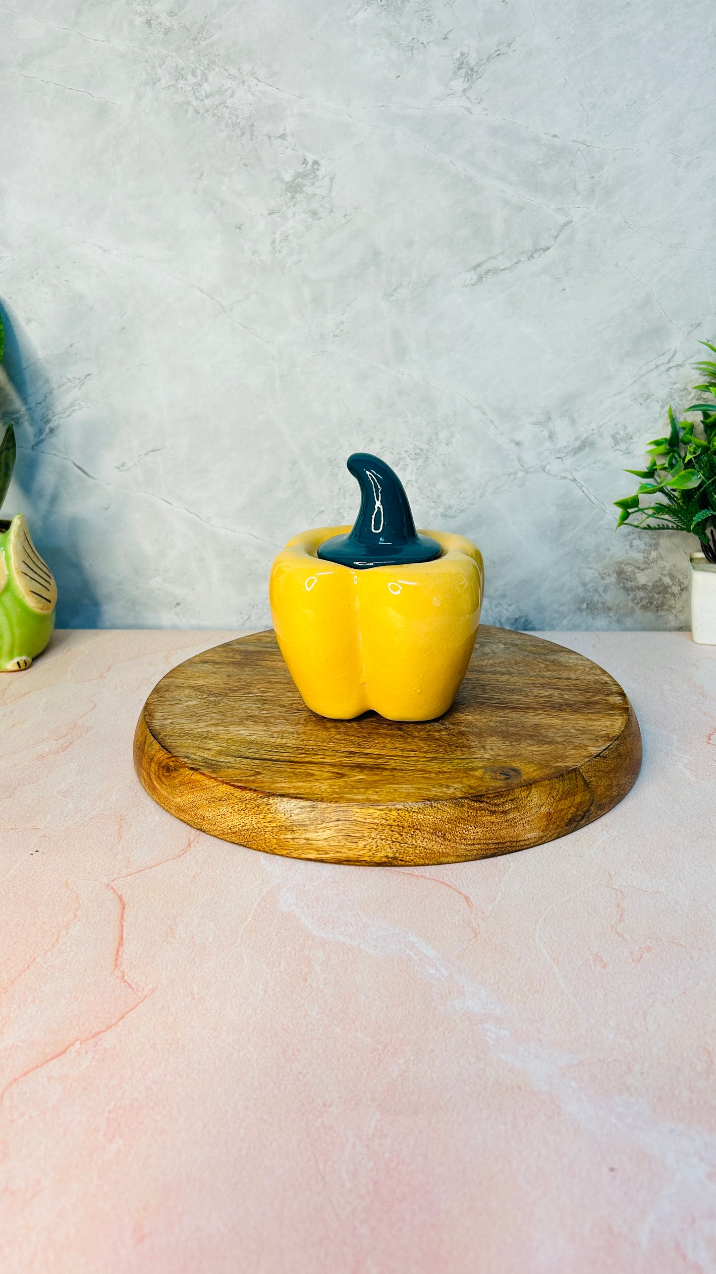 Yellow Capsicum Jar (Pack of 1)