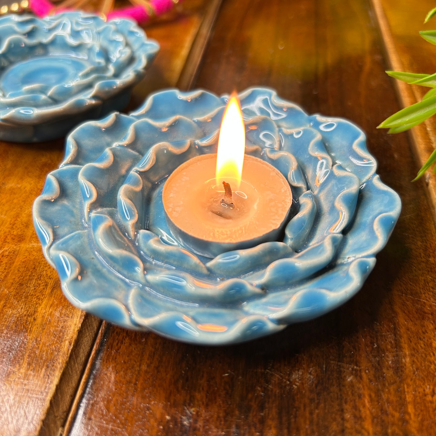 Blue flowers T-lights holder ( pack of 1 )