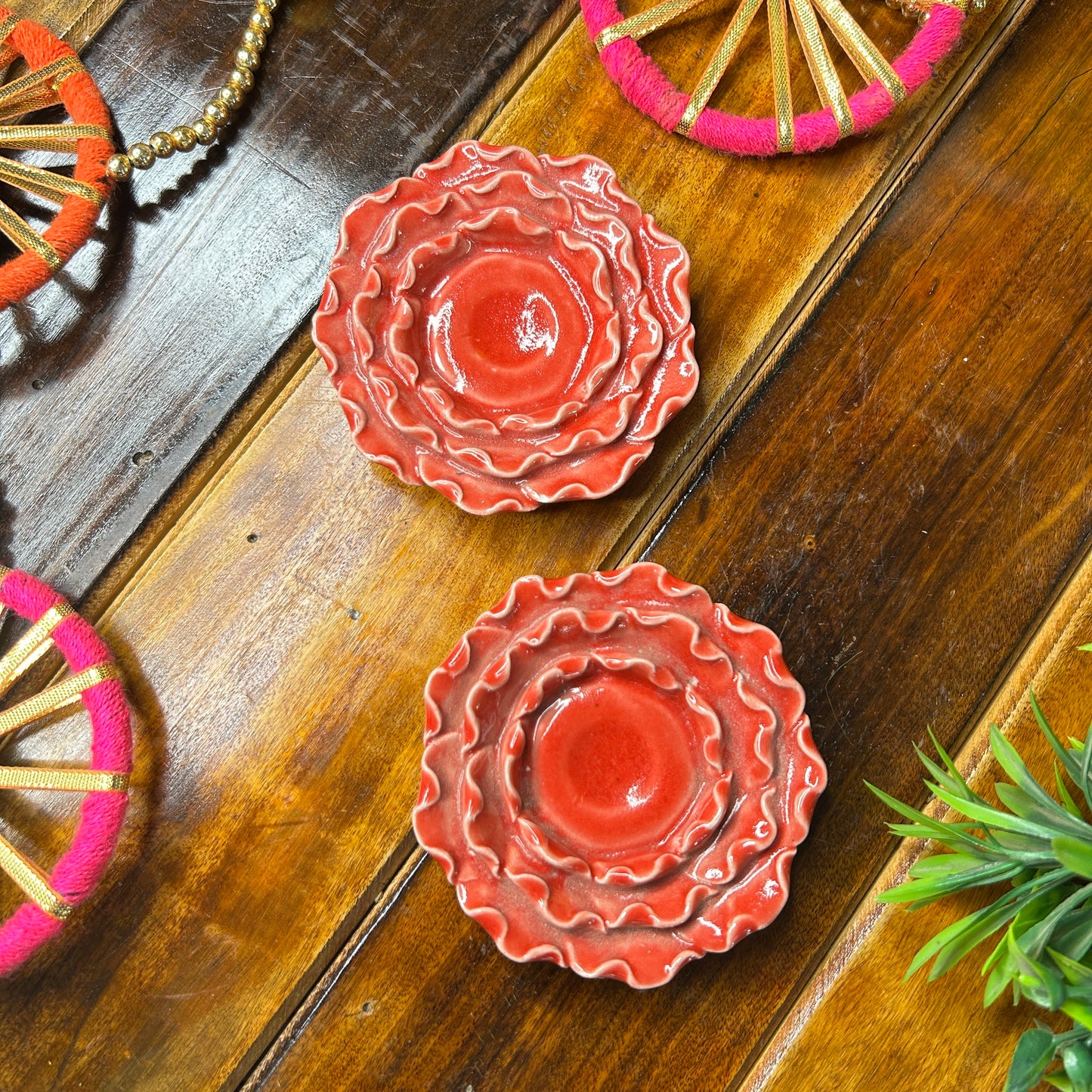 Red flowers T-lights holder ( pack of 1 )