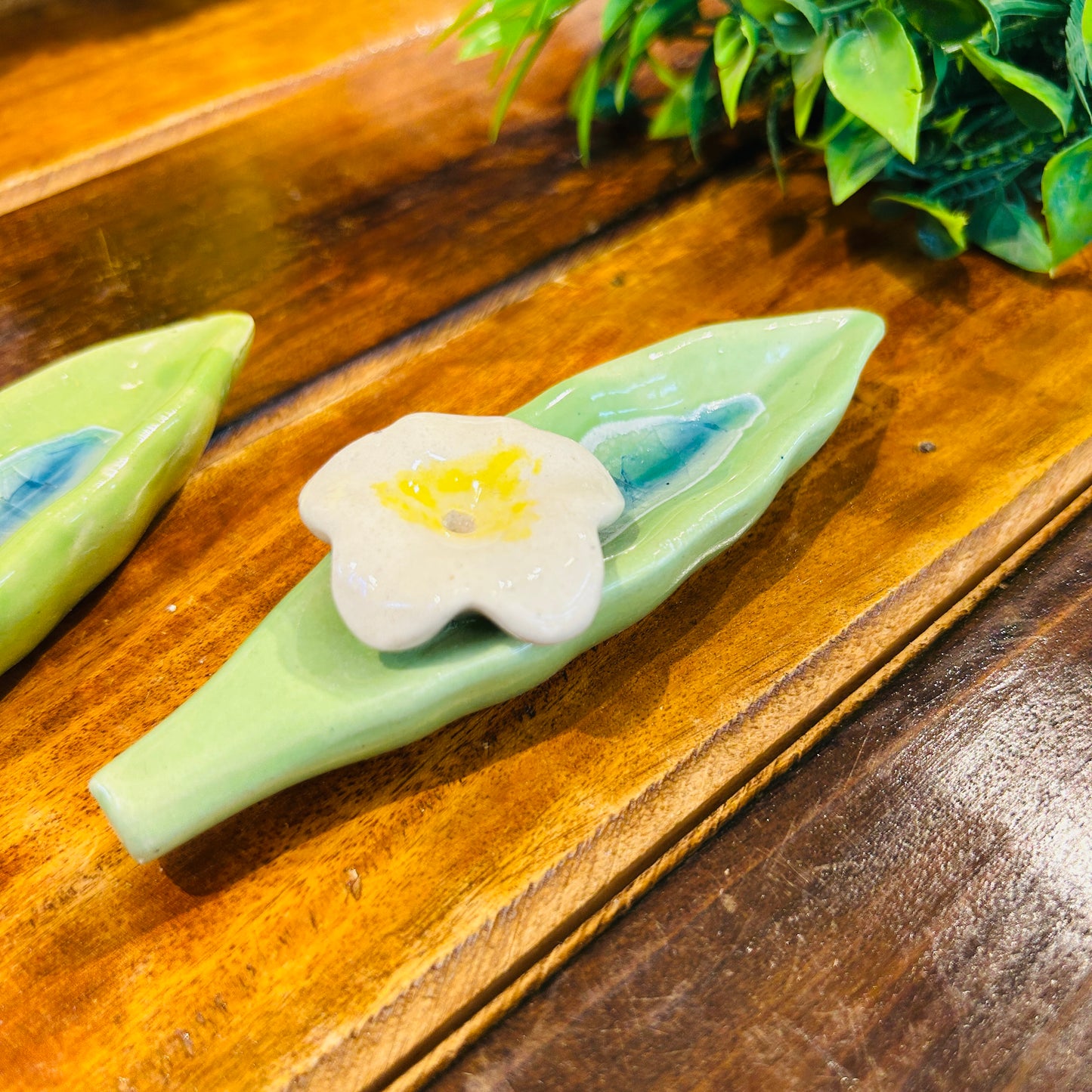 Green Leaf Incense Stick Holder ( pack of 1 )